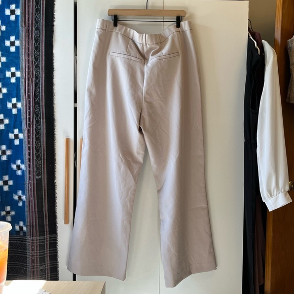 A&F tailored straight pant, XXL, US20. Light taupe. - Picture 8 of 12
